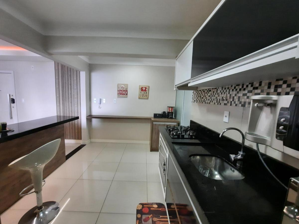 3 Suites Linda Vista Da Orla De Bc A 50M Da Praia - Somente Familiares Balneário Camboriú المظهر الخارجي الصورة