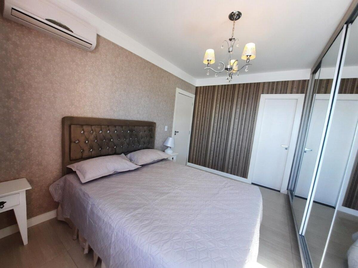 3 Suites Linda Vista Da Orla De Bc A 50M Da Praia - Somente Familiares Balneário Camboriú المظهر الخارجي الصورة