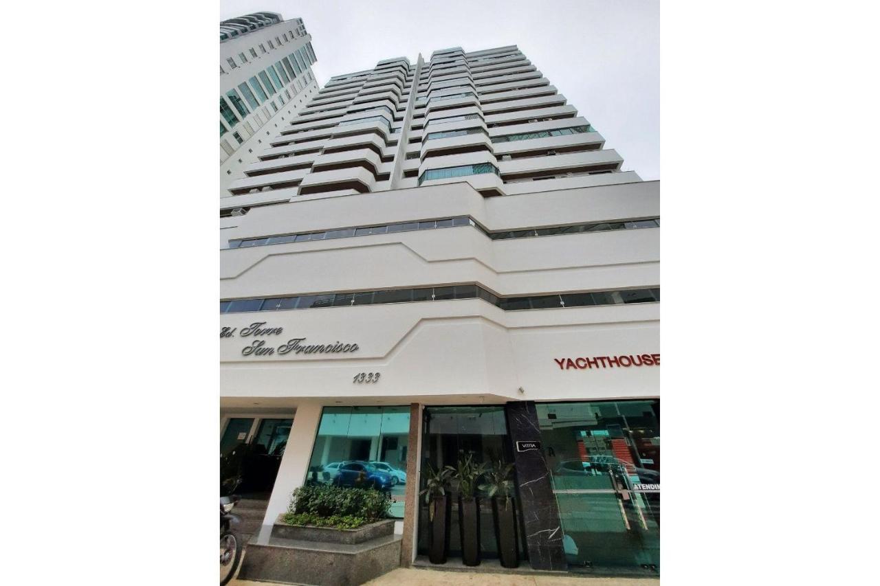 3 Suites Linda Vista Da Orla De Bc A 50M Da Praia - Somente Familiares Balneário Camboriú المظهر الخارجي الصورة
