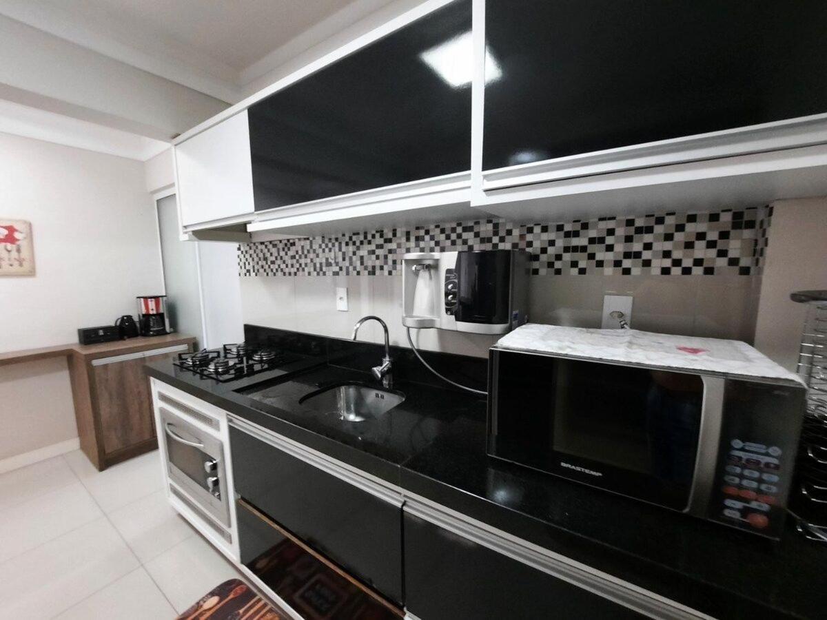 3 Suites Linda Vista Da Orla De Bc A 50M Da Praia - Somente Familiares Balneário Camboriú المظهر الخارجي الصورة