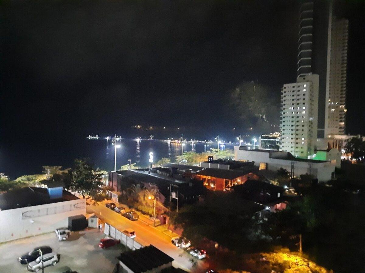 3 Suites Linda Vista Da Orla De Bc A 50M Da Praia - Somente Familiares Balneário Camboriú المظهر الخارجي الصورة