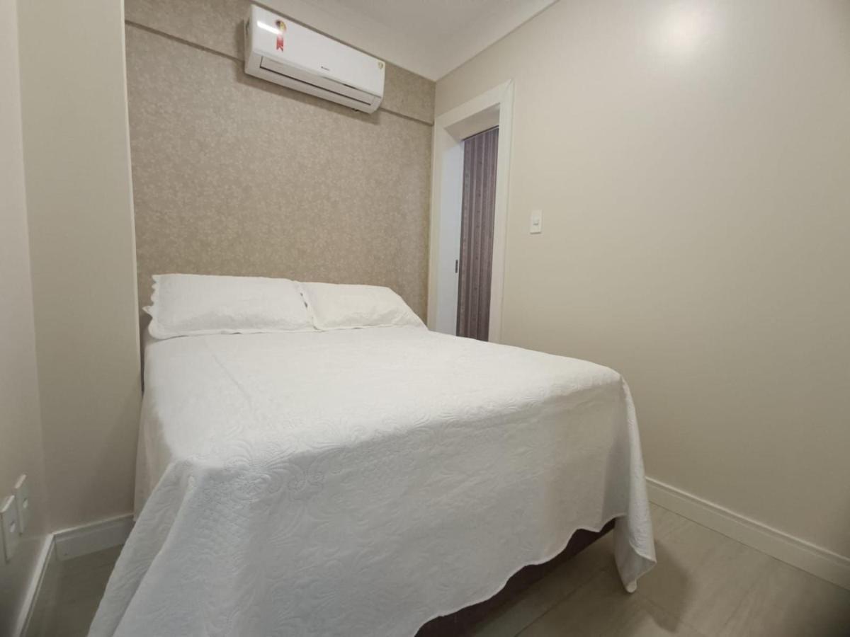 3 Suites Linda Vista Da Orla De Bc A 50M Da Praia - Somente Familiares Balneário Camboriú المظهر الخارجي الصورة