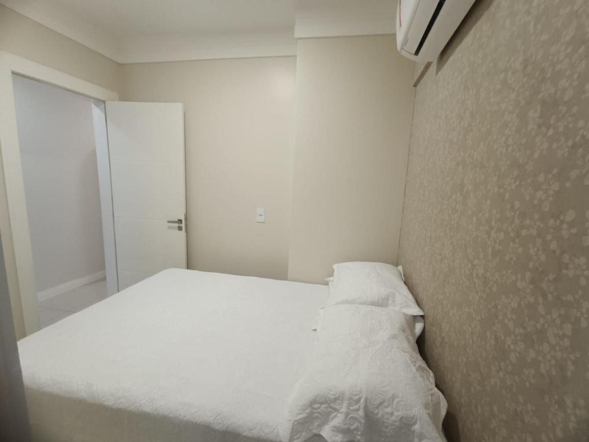 3 Suites Linda Vista Da Orla De Bc A 50M Da Praia - Somente Familiares Balneário Camboriú المظهر الخارجي الصورة