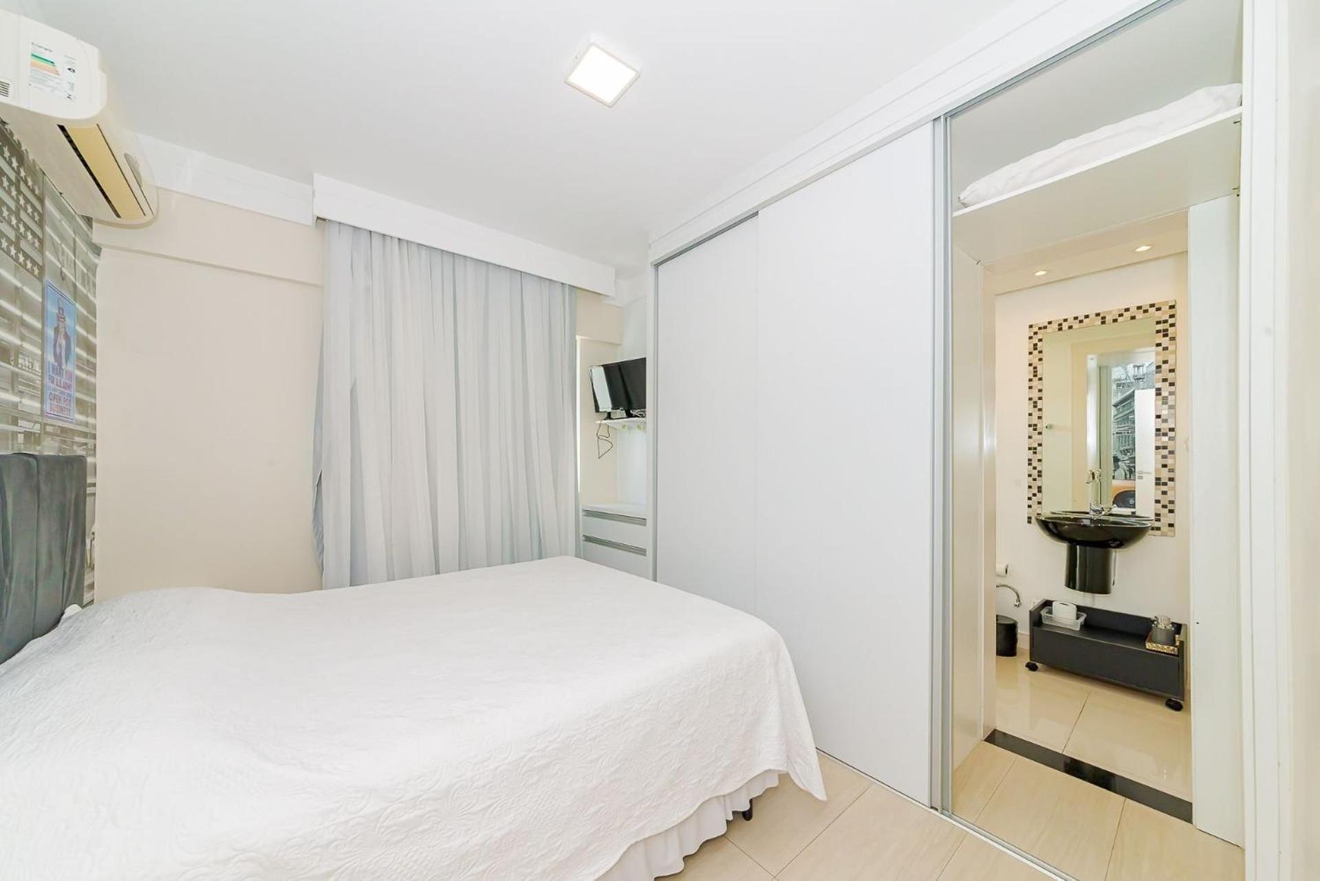 3 Suites Linda Vista Da Orla De Bc A 50M Da Praia - Somente Familiares Balneário Camboriú المظهر الخارجي الصورة
