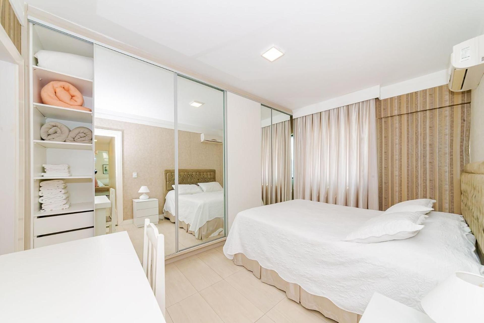3 Suites Linda Vista Da Orla De Bc A 50M Da Praia - Somente Familiares Balneário Camboriú المظهر الخارجي الصورة