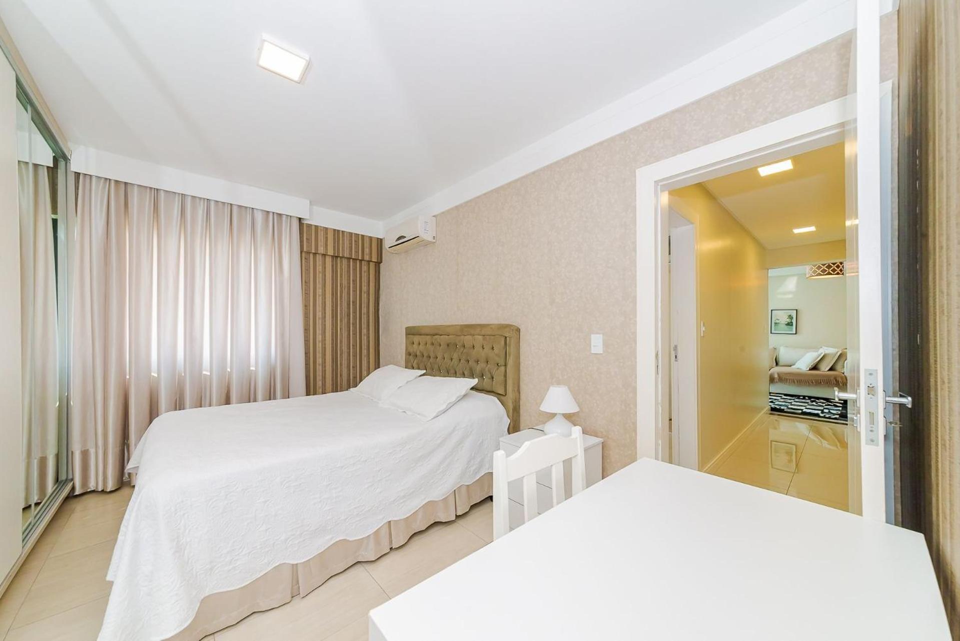 3 Suites Linda Vista Da Orla De Bc A 50M Da Praia - Somente Familiares Balneário Camboriú المظهر الخارجي الصورة