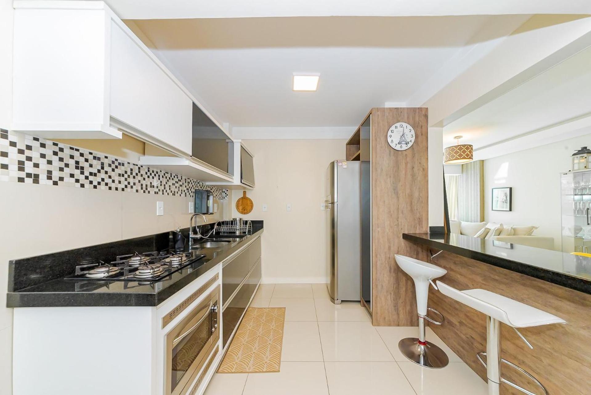 3 Suites Linda Vista Da Orla De Bc A 50M Da Praia - Somente Familiares Balneário Camboriú المظهر الخارجي الصورة