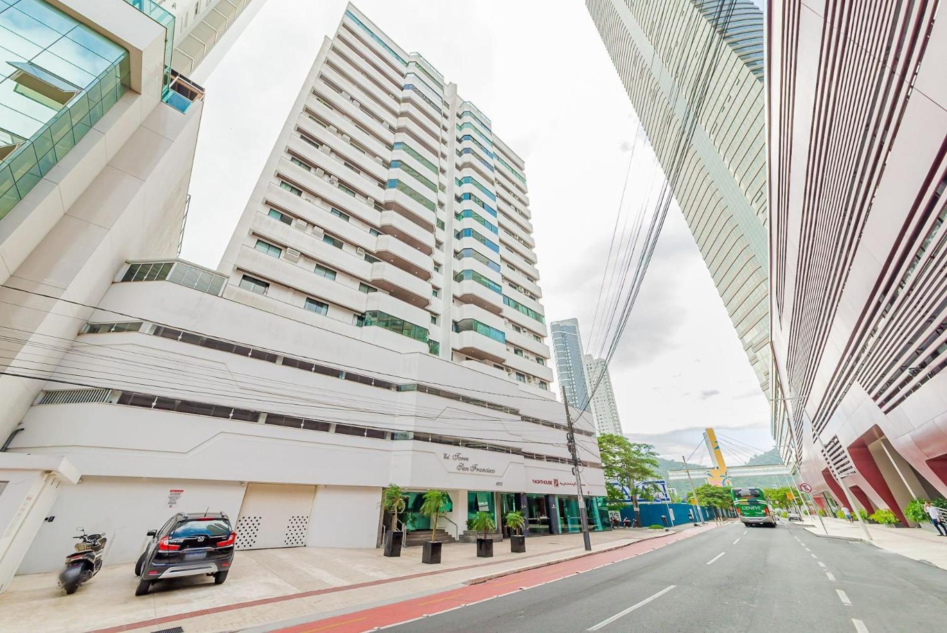 3 Suites Linda Vista Da Orla De Bc A 50M Da Praia - Somente Familiares Balneário Camboriú المظهر الخارجي الصورة